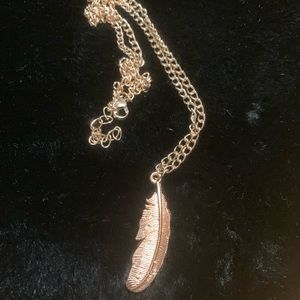 ⚡️ Feather Necklace In Rose Gold Color